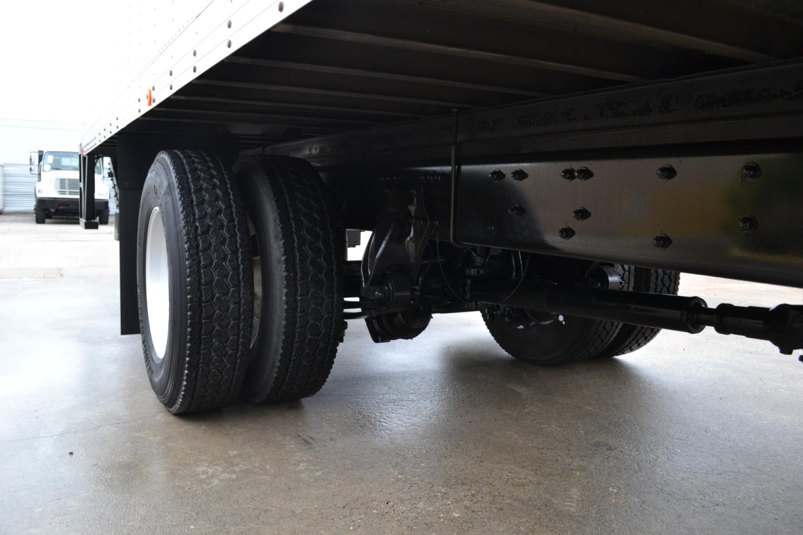 2020 WHITE /BLACK FREIGHTLINER M2-106 with an CUMMINS B6.7L 260HP engine, ALLISON 2100HS AUTOMATIC transmission, located at 9172 North Fwy, Houston, TX, 77037, (713) 910-6868, 29.887470, -95.411903 - 32" EXTENDED CAB SLEEPER, 26FT BOX, 13FT CLEARANCE, HEIGHT 103" X WIDTH 102", WALTCO 3,000LB ALUMINUM LIFT GATE, 26,000LB GVWR NON CDL, E-TRACKS, DUAL 50 GALLON FUEL TANKS , POWER WINDOWS, LOCKS, & MIRRORS, CRUISE CONTROL, HEATED MIRRORS, - Photo#7